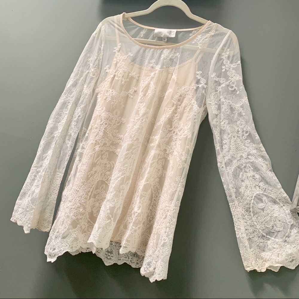 J.O.A woman’s blouse size L